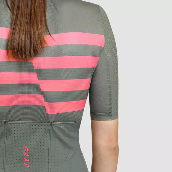 Maglia MAAP Emblem Pro Hex Manica Corta Verde Erba Donna 6 Maglia MAAP Emblem Pro Hex Manica Corta Verde Erba Donna - immagine 6